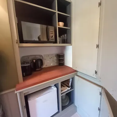 Hemma Grove - A Songbird Haven كيلكيني