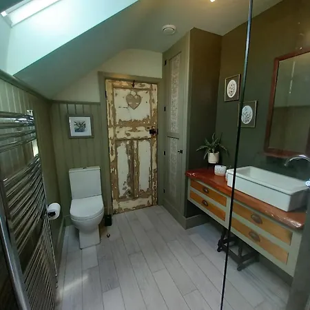 Hemma Grove - A Songbird Haven