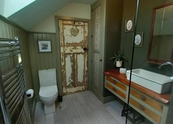 Hemma Grove - A Songbird Haven